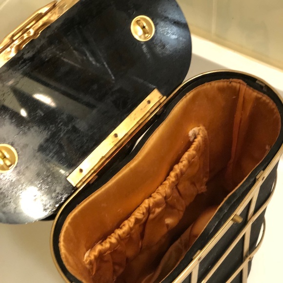 Faux Luxury Handbag💎 - Picture 3 of 6